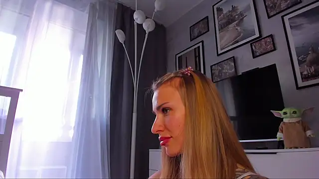 Snapshot of MashaFromRussia__ chatting on September 27, 1:27 pm MashaFromRussia   online show from September 27, 1:27 pm