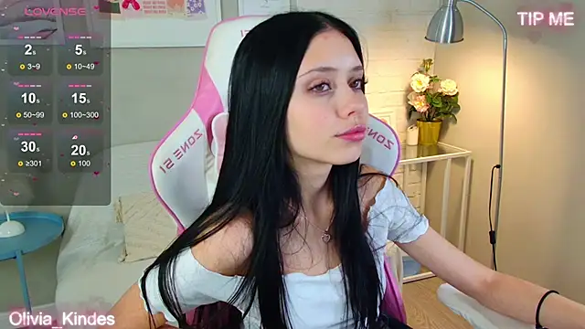 Olivia Kindes online show from October 21, 5:02 pm
