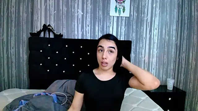 Alicee Moonn online show from January 13, 7:30 pm