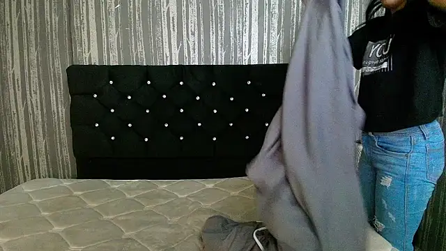 Alicee Moonn online show from April 24, 8:55 pm