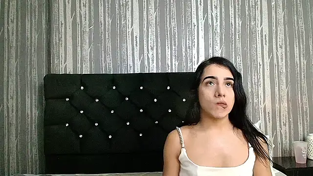Snapshot of Alicee_Moonn chatting on May 20, 7:53 pm Alicee Moonn online show from May 20, 7:53 pm