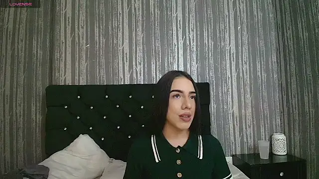 Snapshot of Alicee_Moonn chatting on May 30, 8:17 pm Alicee Moonn online show from May 30, 8:17 pm