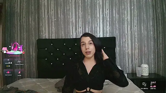 Snapshot of Alicee_Moonn chatting on June 3, 9:20 pm Alicee Moonn online show from June 3, 9:20 pm