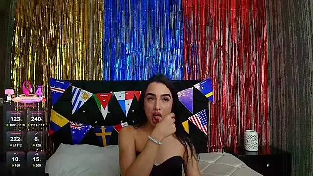 Snapshot of Alicee_Moonn chatting on June 11, 9:35 pm Alicee Moonn online show from June 11, 9:35 pm
