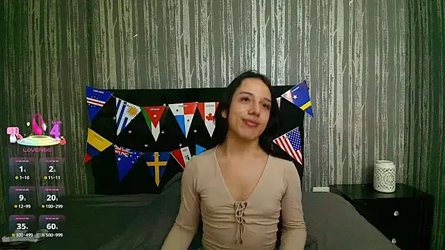 Snapshot of Alicee_Moonn chatting on June 14, 5:15 pm Alicee Moonn online show from June 14, 5:15 pm