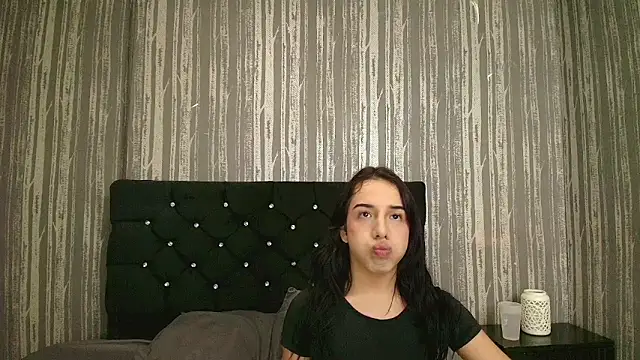 Snapshot of Alicee_Moonn chatting on June 23, 7:34 pm Alicee Moonn online show from June 23, 7:34 pm