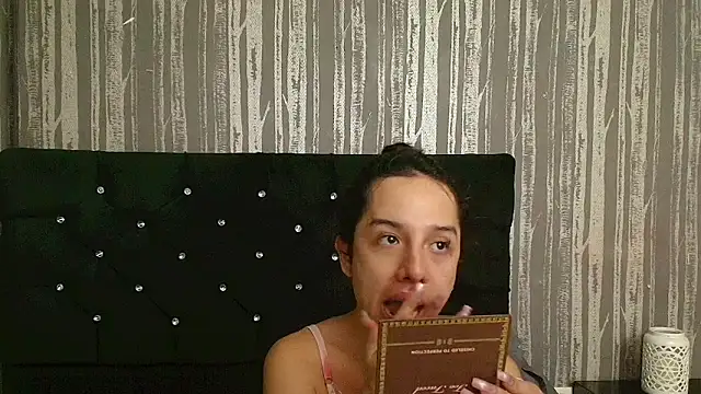 Snapshot of Alicee_Moonn chatting on June 25, 7:18 pm Alicee Moonn online show from June 25, 7:18 pm