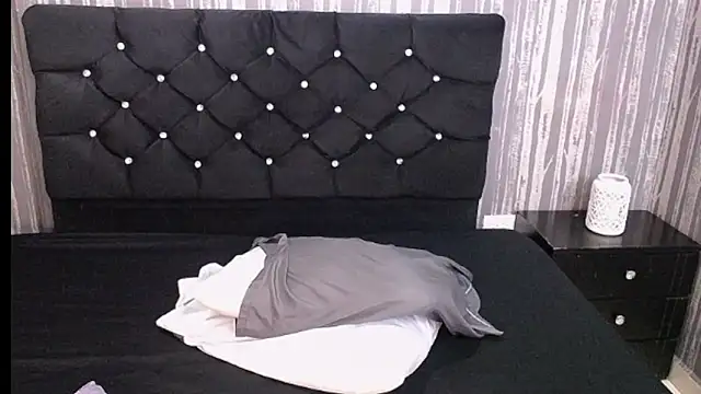 Snapshot of Alicee_Moonn chatting on July 8, 8:13 pm Alicee Moonn online show from July 8, 8:13 pm