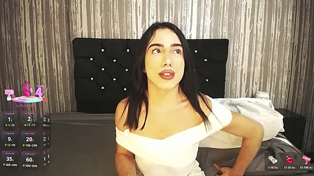 Snapshot of Alicee_Moonn chatting on July 11, 9:05 pm Alicee Moonn online show from July 11, 9:05 pm