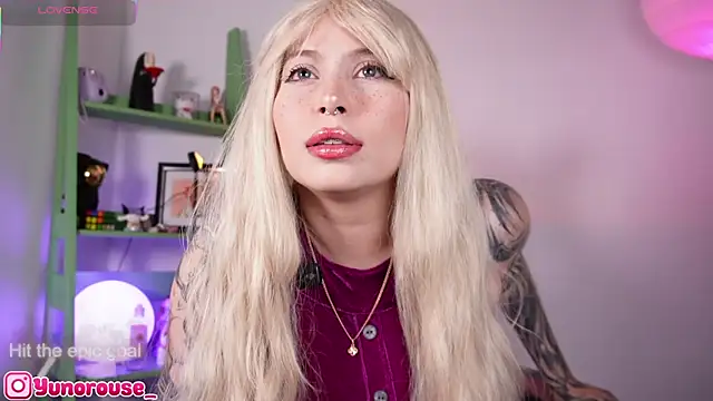 Snapshot of YunoRose_ chatting on October 18, 3:42 am YunoRose online show from October 18, 3:42 am