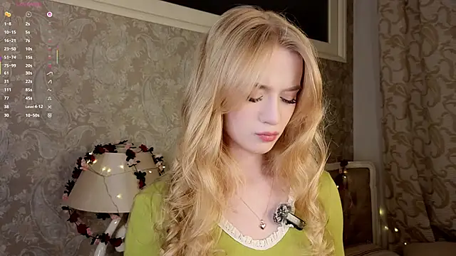Snapshot of Emma_Frosty chatting on May 5, 9:45 pm Emma Frosty online show from May 5, 9:45 pm