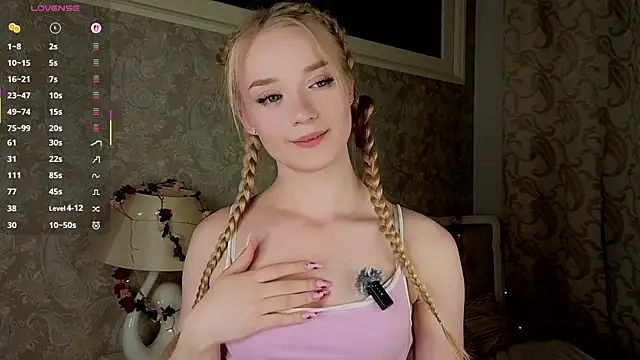 Snapshot of Emma_Frosty chatting on June 26, 10:47 pm Emma Frosty online show from June 26, 10:47 pm