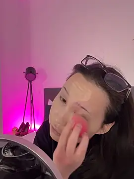 Snapshot of AsiaVegas chatting on September 12, 6:35 am AsiaVegas online show from September 12, 6:35 am