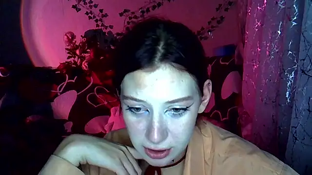 Lily Ember online show from November 8, 4:40 pm