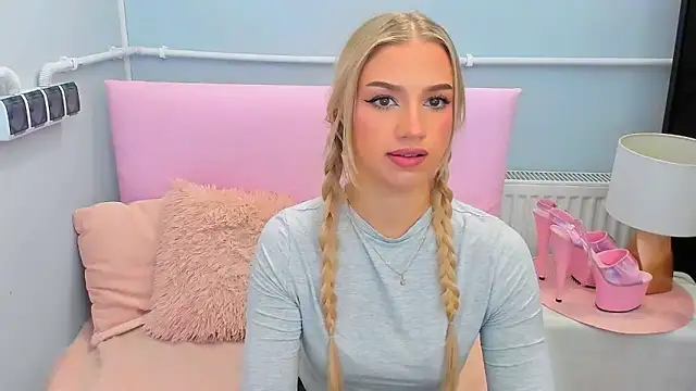 EvetteRose online show from October 28, 5:04 pm