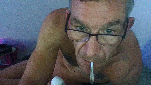 Snapshot of Kevinhot38 chatting on October 27, 3:32 am Kevinhot38 online show from October 27, 3:32 am