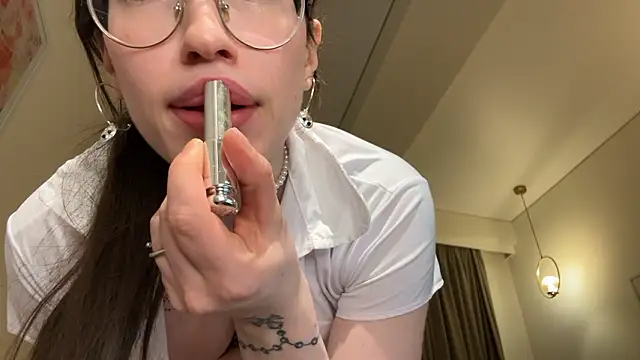 Kelly Berry   online show from March 2, 6:04 pm