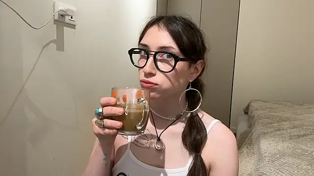 Kelly Berry   online show from March 13, 6:03 pm