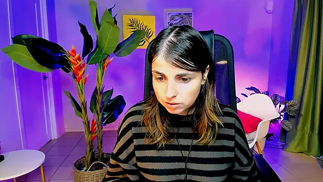 Snapshot of MartaEdams chatting on November 18, 6:18 am MartaEdams online show from November 18, 6:18 am