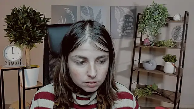 Snapshot of MartaEdams chatting on December 3, 6:21 am MartaEdams online show from December 3, 6:21 am