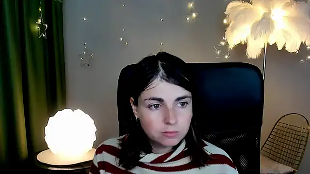 Snapshot of MartaEdams chatting on December 17, 6:19 am MartaEdams online show from December 17, 6:19 am