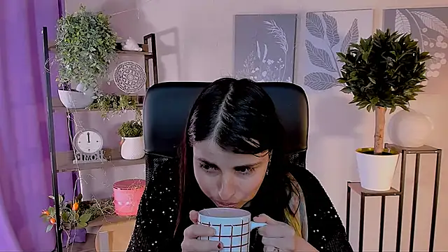 MartaEdams online show from April 28, 6:18 am