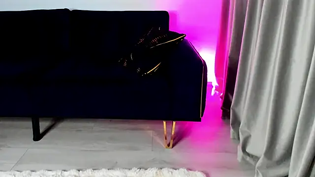 Snapshot of SluttyMaddy chatting on November 13, 6:29 pm SluttyMaddy online show from November 13, 6:29 pm