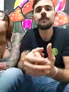 parejajuguetona420 online show from November 23, 3:17 am