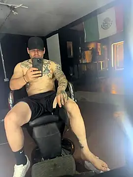 Snapshot of crazybarber69 chatting on September 19, 6:48 am crazybarber69 online show from September 19, 6:48 am