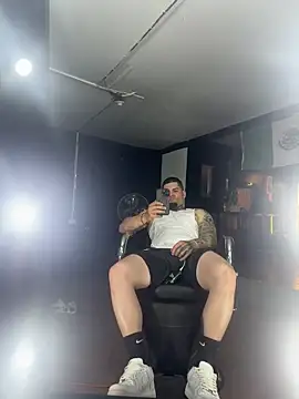 Snapshot of crazybarber69 chatting on September 23, 4:48 am crazybarber69 online show from September 23, 4:48 am