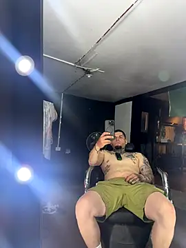 Snapshot of crazybarber69 chatting on September 24, 5:22 am crazybarber69 online show from September 24, 5:22 am