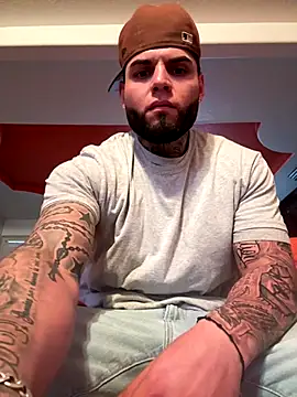 Snapshot of crazybarber69 chatting on December 4, 11:24 pm crazybarber69 online show from December 4, 11:24 pm