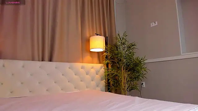 Snapshot of Skelerata chatting on October 12, 1:04 am Skelerata online show from October 12, 1:04 am