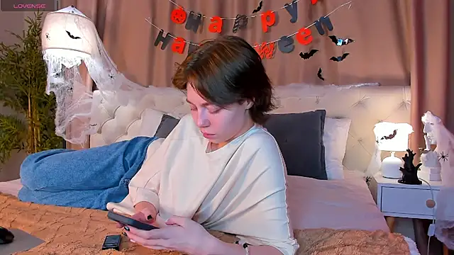 Snapshot of Skelerata chatting on October 28, 1:09 am Skelerata online show from October 28, 1:09 am