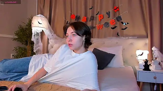 Snapshot of Skelerata chatting on October 29, 1:19 am Skelerata online show from October 29, 1:19 am