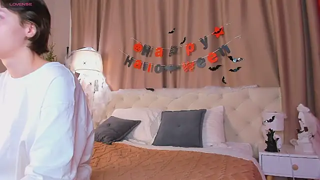 Snapshot of Skelerata chatting on October 30, 1:18 am Skelerata online show from October 30, 1:18 am