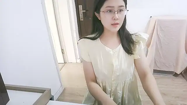 Snapshot of 98bunny chatting on June 18, 2:45 am 98bunny online show from June 18, 2:45 am