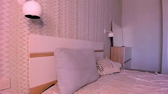 Elle Pearl  online show from May 4, 5:58 am