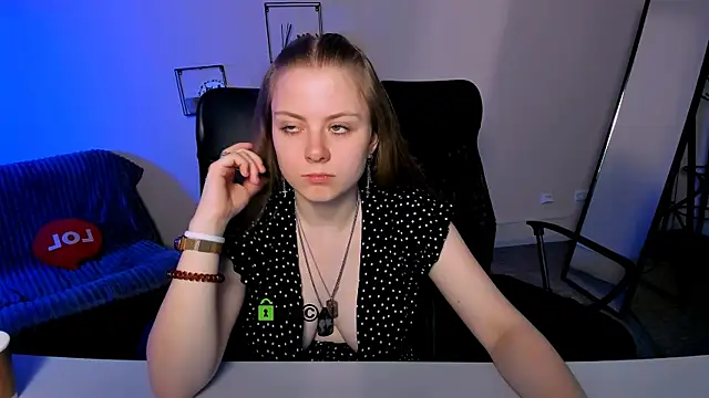 foxy tease  online show from September 22, 12:45 am