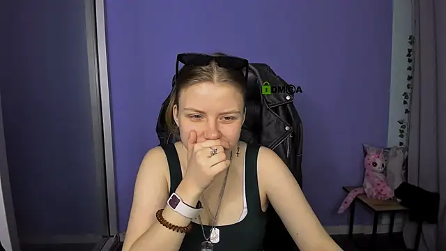 foxy tease  online show from September 30, 7:30 pm