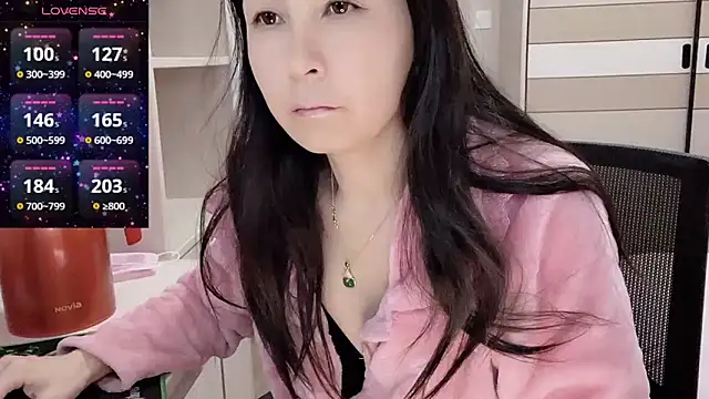 Snapshot of JackieBell chatting on November 2, 11:07 pm JackieBell online show from November 2, 11:07 pm