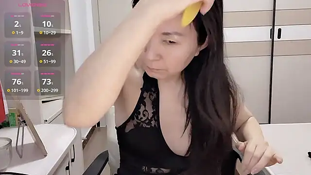 Snapshot of JackieBell chatting on December 14, 12:27 am JackieBell online show from December 14, 12:27 am