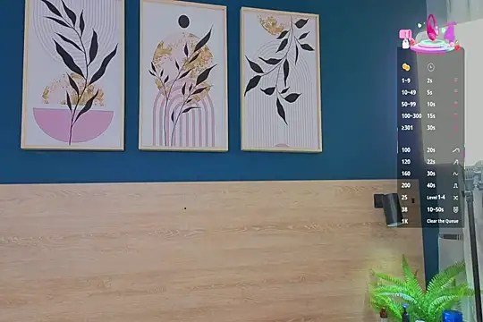 Snapshot of SarahMiler_ chatting on October 1, 11:49 am SarahMiler online show from October 1, 11:49 am