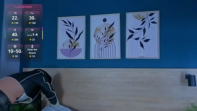 Snapshot of SarahMiler_ chatting on October 24, 11:39 am SarahMiler online show from October 24, 11:39 am