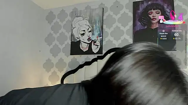 Snapshot of SarahMiler_ chatting on October 27, 8:02 pm SarahMiler online show from October 27, 8:02 pm