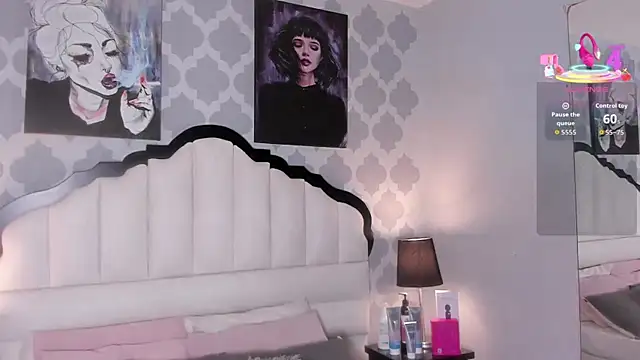 Snapshot of SarahMiler_ chatting on October 28, 7:49 pm SarahMiler online show from October 28, 7:49 pm