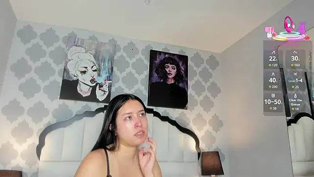 Snapshot of SarahMiler_ chatting on October 31, 7:48 pm SarahMiler online show from October 31, 7:48 pm