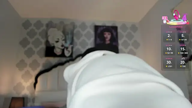 Snapshot of SarahMiler_ chatting on November 3, 7:48 pm SarahMiler online show from November 3, 7:48 pm