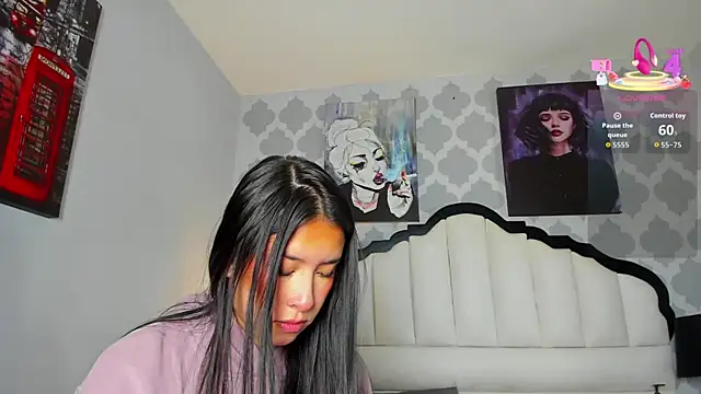 Snapshot of SarahMiler_ chatting on November 4, 7:46 pm SarahMiler online show from November 4, 7:46 pm