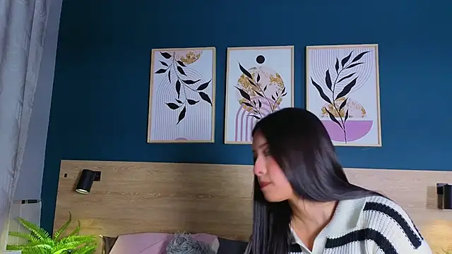 Snapshot of SarahMiler_ chatting on November 17, 7:41 pm SarahMiler online show from November 17, 7:41 pm